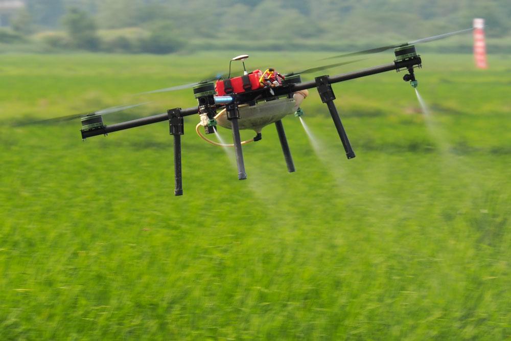 怎么用植保无人机喷施叶面肥？这四点你要注意！